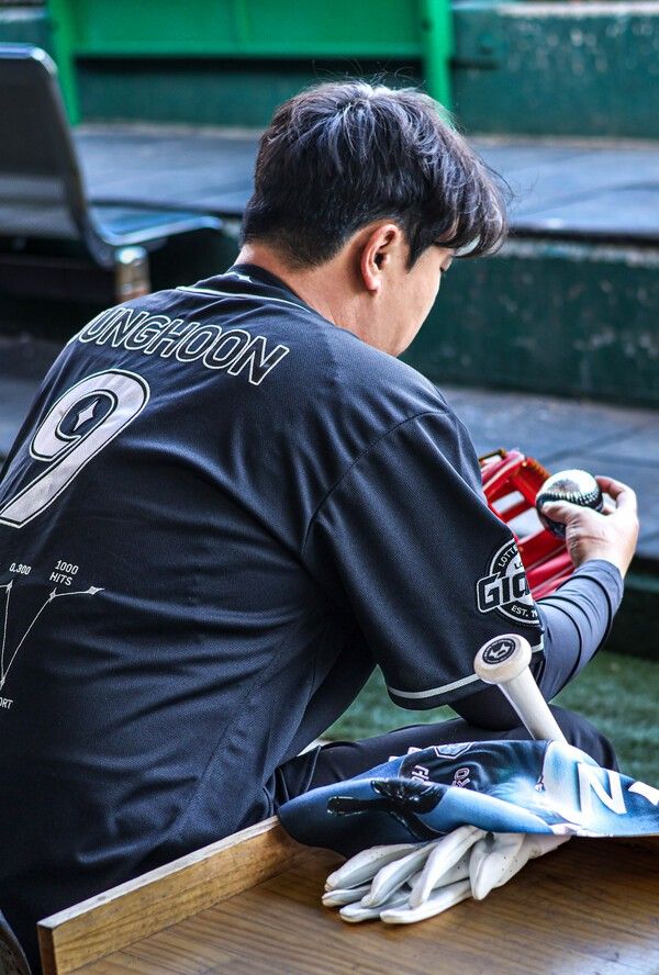 정훈 은퇴 유니폼. /사진=롯데 자이언츠