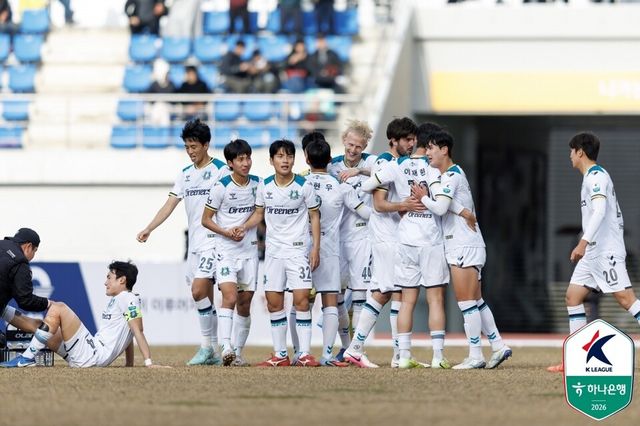 안산그리너스 선수단. /사진=한국프로축구연맹