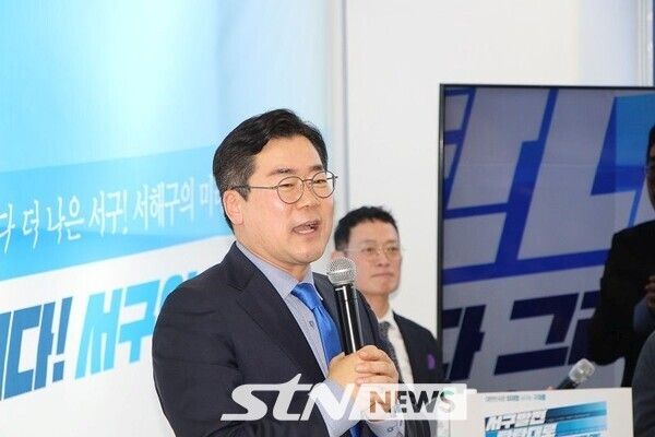 구재용 서구청장 예비후보 지지를 호소하는 박찬대 의원. /사진=STN