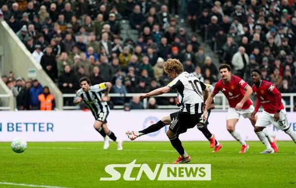 경기를 치르고 있는 맨유와 뉴캐슬. /사진=뉴시스(AP)