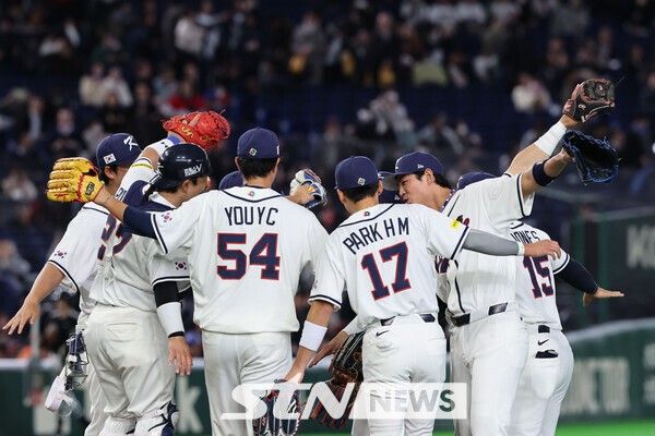 한국 대표팀이 지난 5일 일본 도쿄돔에서 열린 체코와 월드베이스볼클래식(WBC) 체코와 경기에서 11-4로 완승을 거뒀다. 이날 경기 후 선수들이 마운드에서 세리머니를 펼치고 있다. /사진=뉴시스