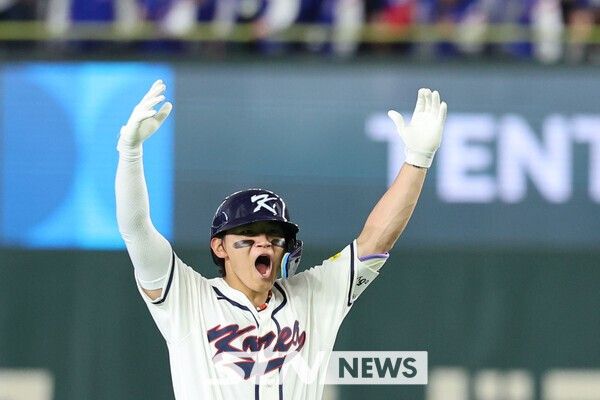 김도영이 8일 일본 도쿄에 위치한 도쿄돔에서 열린 대만과의 2026 월드베이스볼클래식(WBC) C조 1라운드 경기에서 8회말 적시타를 기록한 이후 포효하고 있다. /사진=뉴시스
