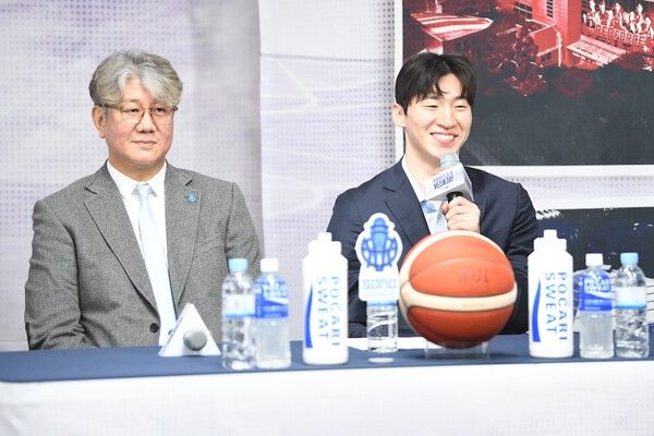 고양 소노 손창환 감독과 이정현. /사진=KBL