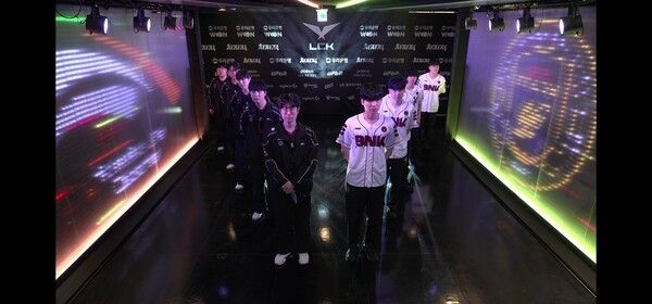 10일 서울 종로구 롤파크에서 열린 '2026 리그 오브 레전드 챔피언스 코리아(LCK)' 정규 시즌 2경기 1세트에서 한화생명e스포츠가 BNK 피어엑스를 일방적인 흐름을 이끌며 승리를 가져 갔다. (▲HLE & BNK피어엑스=1:0). /사진=네이버 치지직 라이브영상 캡처