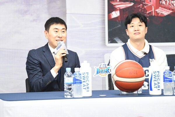 부산 KCC 이상민 감독과 허웅. /사진=KBL