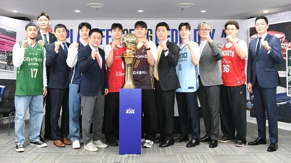 2025-2026시즌 LG전자 프로농구 플레이오프(PO) 미디어데이에 참석한 6개 구단 감독과 선수들. /사진=KBL