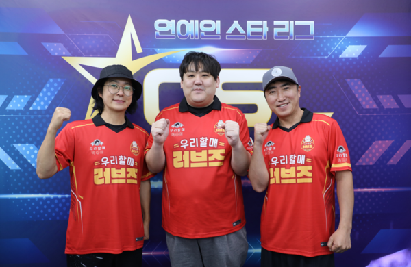 지난 7일 오후 8시, 서울 강동구 연예인스타리그 CSL 아레나에서 열린 연예인 스타리그(CSL)’는 시작부터 기존 e스포츠와는 다른 색깔을 드러냈다.(▲홍인규(왼쪽부터), 박성준(스타크래프트 프로 1세대 ), 장동민). /사진=홍인규TV 유투브 캡처