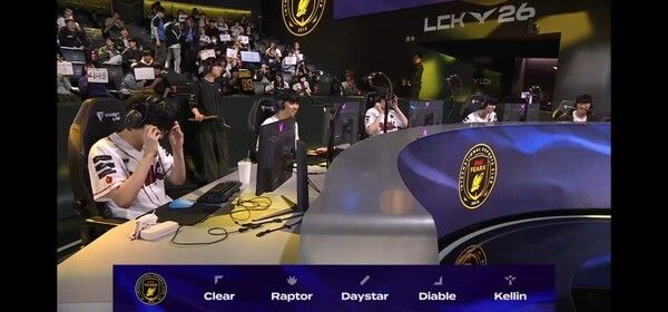 12일 서울 종로구 롤파크 LCK 아레나에서 열린 경기 1세트 BNK 피어엑스와 DN 수퍼스의 경기에서 NK피어엑스가 1승 먼저 챙겼다. (▲BNK피어엑스 & DN수퍼스=1:0). /사진=네이버 치지직 라이브영상 캡처