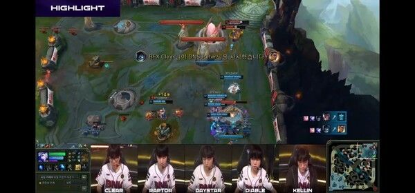 12일 서울 종로구 롤파크 LCK 아레나에서 열린 경기 2세트 BNK 피어엑스가 DN 수퍼스를 상대로 흔들림 없는 한타 집중력을 앞세워 2대0 완승을 거두며 시즌 첫 승을 신고했다. (▲BNK피어엑스 & DN수퍼스=2:0). /사진=네이버 치지직 라이브영상 캡처