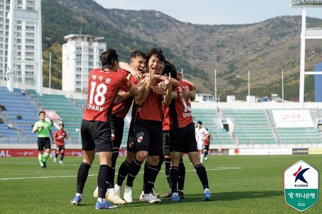 부산아이파크 선수단. /사진=한국프로축구연맹