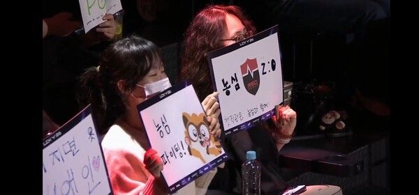 15일 서울 종로구 치지직 롤파크에서 열린 ‘2026 LoL 챔피언스 코리아(LCK)’ 정규 시즌 1라운드 경기에서 농심 레드포스는 BNK 피어엑스를 상대로 세트 스코어 2대0 완승을 거두었다. (▲농심레드포스 & BNK피어엑스=2:0). /사진=네이버 치지직 라이브영상 캡처