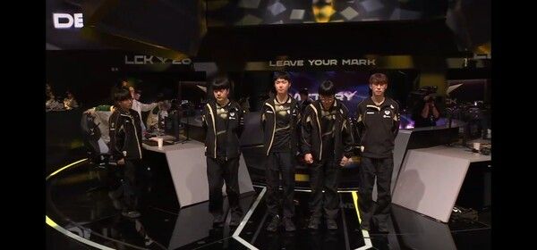 16일 서울 종로구 롤파크에서 열린 ‘2026 리그 오브 레전드 챔피언스 코리아(LCK)’ 정규 시즌 경기에서 젠지가 한진 브리온을 2대0으로 제압하며 승리를 가져갔다. (▲젠지 & 한진브리온 =2:0). /사진=네이버 치지직 라이브영상 캡처