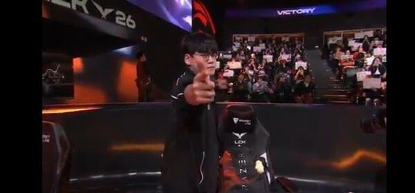 16일 서울 종로구 롤파크에서 열린 '2026 리그 오브 레전드 챔피언스 코리아(LCK)' 정규 시즌 2경기 2세트 한화생명 e스포츠와 DN 수퍼스 경기에서 한화생명이 2세트를 승리하면서 승리를 이어갔다.(▲한화생명 e스포츠 & DN수퍼스 =2:0). /사진=네이버 치지직 라이브영상 캡처