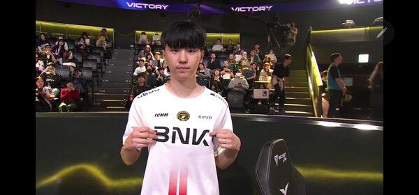 17일 서울 종로구 롤파크에서 열린 '2026 리그 오브 레전드 챔피언스 코리아(LCK)' 정규 시즌 1경기 두번째 세트에서 연패에 빠졌던 BNK 피어엑스가 키움 DRX를 2대0으로 완파하며 반등의 발판을 마련했다. (▲BNK피어엑스 & 키움 DRX=2:0). /사진=네이버 치지직 라이브영상 캡처