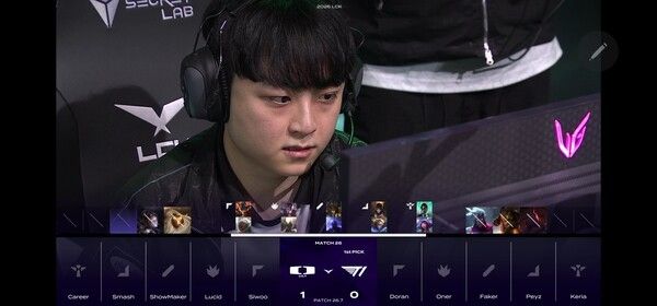 17일 서울 종로구 롤파크에서 열린 ‘2026 리그 오브 레전드 챔피언스 코리아(LCK)’ 정규 시즌 2경기 1세트에서 디플러스 기아가 T1을 꺾고 먼저 앞서 나갔다. (▲DK & T1=1:0 ). /사진=네이버 치지직 라이브영상 캡처