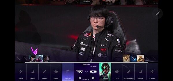 17일 서울 종로구 롤파크에서 열린 ‘2026 리그 오브 레전드 챔피언스 코리아(LCK)’ 정규 시즌 2경기 1세트에서 디플러스 기아가 T1을 꺾고 먼저 앞서 나갔다. (▲DK & T1=1:0 ). /사진=네이버 치지직 라이브영상 캡처