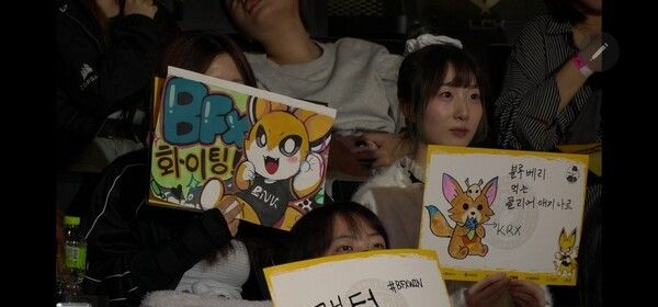 17일 서울 종로구 롤파크에서 열린 '2026 리그 오브 레전드 챔피언스 코리아(LCK)' 정규 시즌 1경기 첫번째 세트에서 BNK 피어엑스가 상체를 무너뜨리는 날카로운 운영과 ‘클리어’의 크산테 활약을 앞세워 키움 DRX를 완파했다.(▲BNK피어엑스 & 키움 DRX=1:0). /사진=네이버 치지직 라이브영상 캡처