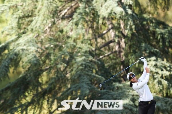 김세영이 미국 로스앤젤레스 엘카바예로 컨트리클럽에서 열린 LPGA 'JM 이글 LA 챔피언십' 1라운드에서 5번 홀 티샷을 하고 있다. /사진=뉴시스(AP)