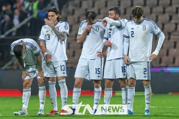 보스니아와의 경기에서 승부차기를 준비하는 이탈리아 대표팀 선수들. /사진=뉴시스(AP)