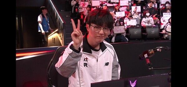 22일 서울 종로구 롤파크에서 열린 ‘2026 리그 오브 레전드 챔피언스 코리아(LCK)’ 정규 시즌 2경기 2세트에서 KT 롤스터가 키움 DRX를 누르고 세트스코어 2대 0으로 승리했다. (▲KT 롤스터 & 키움DRX = 2:0)./사진=네이버 치지직 라이브영상 캡처