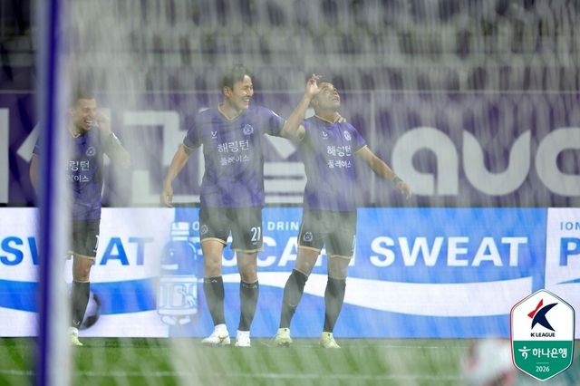 FC안양 아일톤(오른쪽)./사진=한국프로축구연맹