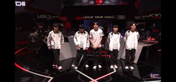 24일 서울 종로구 치지직 롤파크에서 열린 LCK 정규 시즌 경기에서 KT 롤스터가 BNK 피어엑스를 세트스코어 2대0으로 꺾었다. (▲KT롤스터 & BNK피어엑스 =2:0)./사진=네이버 치지직 라이브영상 캡처