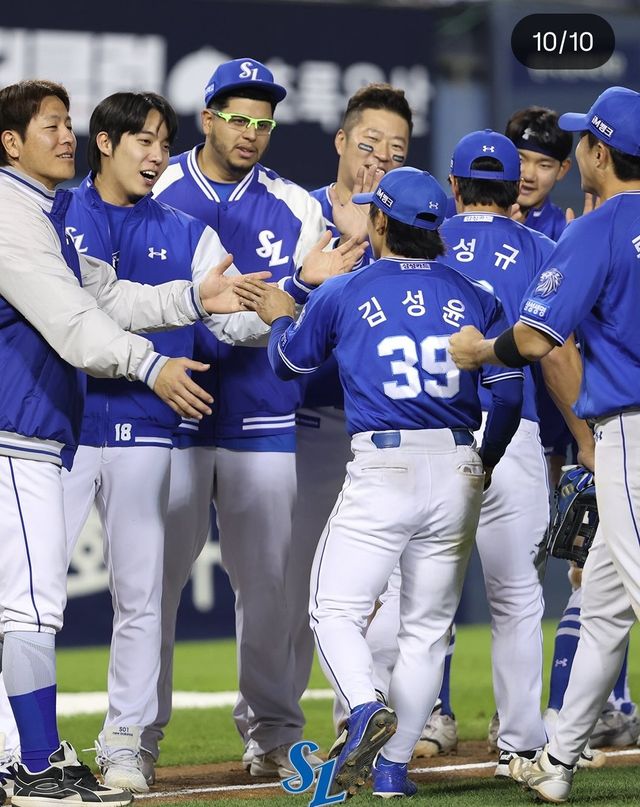 7연패 탈출 기쁨 나누는&nbsp;삼성 라이온즈 선수들/사진=인스타그램 @samsunglions_baseballclub
