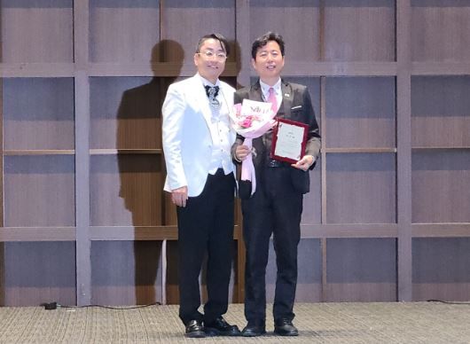 IBAC 2026에서 언론인으로서 산업 발전 기여 공로로 감사패를 수상 인정/사진=IBAC