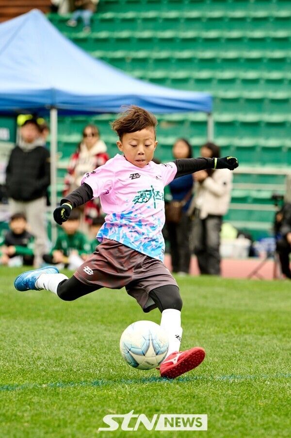 리얼 축구 예능 콘텐츠 '강인한 슛팅스타'. /사진=메이콘텐츠&nbsp;