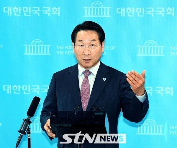 기자회견하는 유정복 인천시장/사진=인천시출입연합기자단