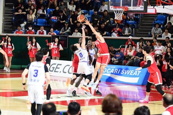 서울 SK는 4일 2025-2026시즌 LG전자 프로농구 정규리그 한국가스공사와의 홈경기에서 106-102로 승리했다. /사진=KBL