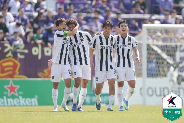 FC서울 클리말라(왼쪽에서 두번째). /사진=한국프로축구연맹