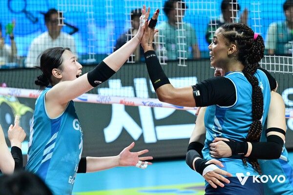 득점 후 하이파이브하는 권민지와 실바. /사진=KOVO