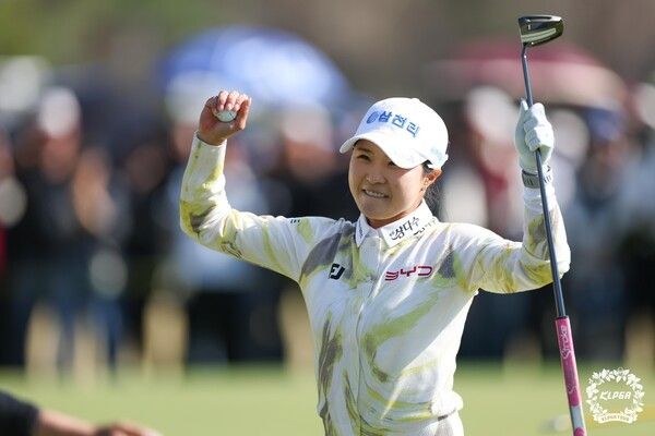더 시에나 오픈 2026 우승 확정 후 환호하는 고지원. /사진=KLPGA