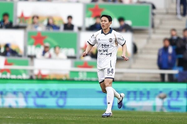 지난 5일 인천 원정경기에서 김천상무 12기 윤재석이 데뷔전을 치렀다. /사진=김천상무