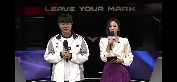 9일 서울 종로구 치지직 롤파크에서 열린 '2026 리그 오브 레전드 챔피언스 코리아' 정규 시즌 2경기 2세트에서 KT롤스터가 28분 농심레드포스의 넥서스를 파괴하고 개막 3연승을 질주하며 단독 선두에 올랐다. (▲KT 롤스터 & 농심 레드포스=2:0). /사진=네이버 치지직 라이브영상 캡처