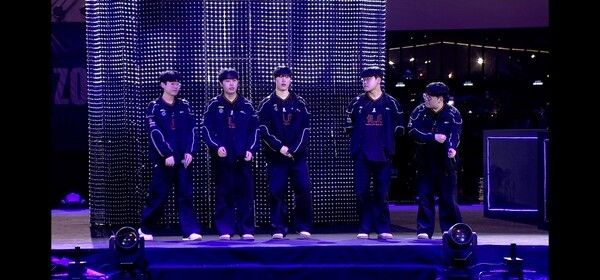 10일 베트남 하노이 베트남 전시센터에서 열린 ‘2026 리그 오브 레전드 챔피언스 코리아(LCK)’ 로드쇼 경기 3세트에서 한화생명e스포츠가 난타전 끝에 키움 DRX를 세트스코어 2대1로 꺾고 베트남 원정을 승리로 마무리했다. (▲키움DRX & HLE=1:2)./사진=네이버 치지직 라이브영상 캡처