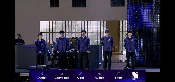10일 베트남 하노이 베트남 전시센터에서 열린 ‘2026 리그 오브 레전드 챔피언스 코리아(LCK)’ 로드쇼 경기 1세트에서 키움 DRX는 한화생명을 상대로 압도적인 경기 운영을 선보였다.(▲키움DRX & HLE=1:0)./사진=네이버 치지직 라이브영상 캡처