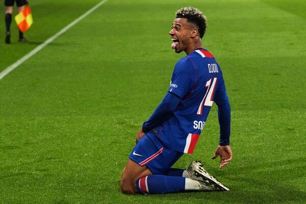 10일(현지 시간) 파리 생제르맹(PSG)의 데지레 두에가 프랑스 파리의 파르크 데 프랭스에서 열린 2025-26 리그앙 33라운드 브레스트와 경기 후반 37분 선제 결승 골을 넣은 후 세리머니하고 있다. /사진=뉴시스