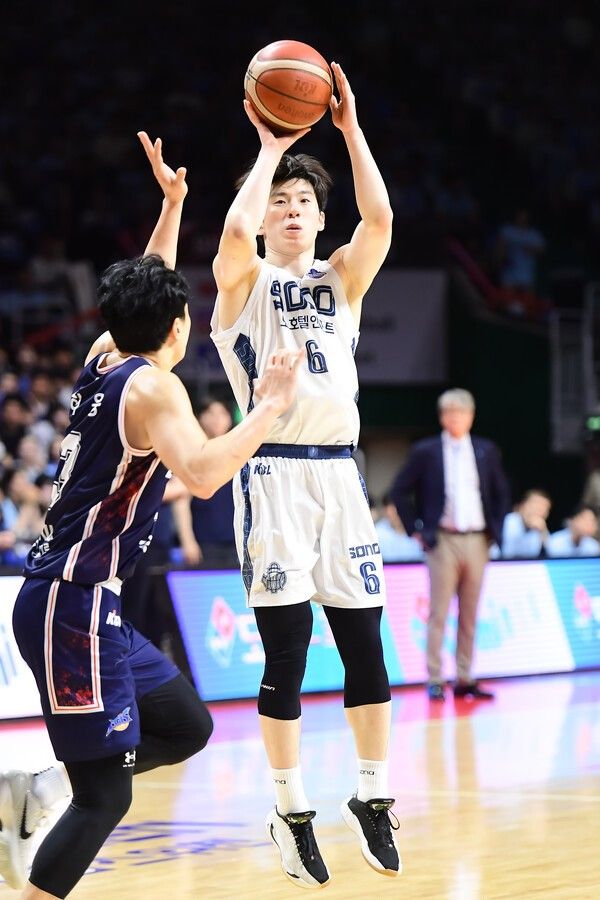 슛을 시도하는 고양 소노 이정현. /사진=KBL