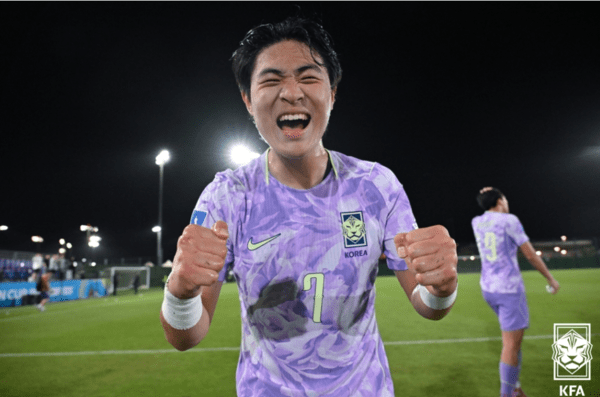 한국 17세 이하(U-17) 축구대표팀이 경기 종료 직전 무서운 집중력을 발휘하며 베트남을 상대로 짜릿한 역전승을 거뒀다. (▲11일 베트남전 종료 후 안주완이 포효하고 있다. ). /사진=KFA