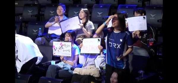 14일 서울 종로구 LCK 아레나에서 열린 2026 LCK 정규 시즌 2라운드 2경기 2세트에서 키움 DRX가 KT 롤스터를 꺾고 세트 스코어 1대1 균형을 맞췄다. (▲KT 롤스터 & 키움 DRX=1:1). /사진=네이버 치지직 라이브영상 캡처
