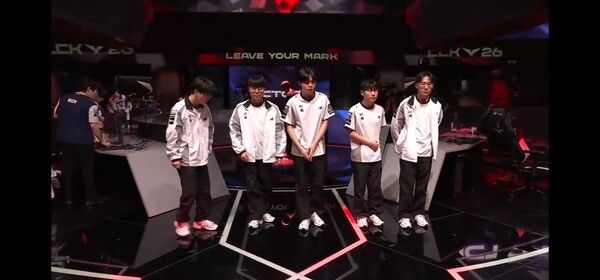 14일 서울 종로구 LCK 아레나에서 열린 2026 LCK 정규 시즌 2라운드 2경기 3세트에서 KT 롤스터가 키움 DRX를 세트 스코어 2대1로 제압했다. (▲KT 롤스터 & 키움 DRX=2:1). /사진=네이버 치지직 라이브영상 캡처