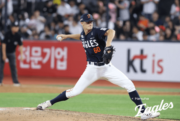 15일 한화는 수원 KT위즈파크에서 열린 2026 신한 SOL KBO리그 원정 경기에서 KT를 5-3으로 제압했다. (▲15일 한화 잭 쿠싱이 수원 KT전 9회 등판해 투구하고 있다). /사진=한화 이글스