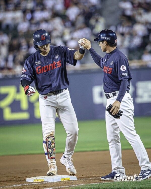 15일 롯데가 잠실구장에서 열린 KBO리그 두산과의 경기에서 6-5로 승리했다. (▲5타수3안타로 공격을이끄는 고승민). /사진=롯데자이언 츠