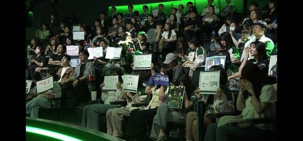 15일 서울 종로구 롤파크에서 열린 2026 LCK 정규시즌 2라운드 2경기 1세트에서 한진브리온이 DN수퍼스를 꺾고 먼저 웃었다. (▲BRO & DNS=1:0)./사진=네이버 치지직 라이브영상 캡처