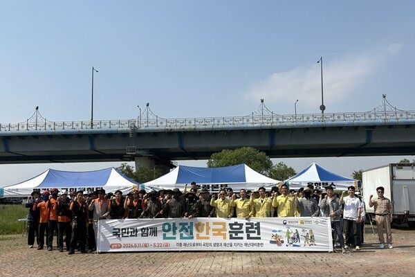 15일 나주시에 따르면 전날 금천면 나주대교 하상과 시청 이화실에서 풍수해(집중호우)로 인한 저수지 제방 붕괴 사고 대응을 위한 ‘2026 재난대응 안전한국훈련’을 실시했다. /사진=나주시