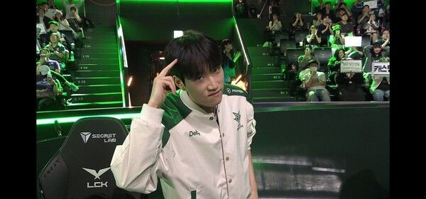 15일 서울 종로구 롤파크에서 열린 2026 LCK 정규시즌 2라운드 2경기 2세트에서 한진 브리온이 날카로운 운영과 과감한 교전 설계로 DN 수퍼스를 완파하며 창단 최초 5연승을 달성했다. (▲BRO & DNS=2:0)./사진=네이버 치지직 라이브영상 캡처