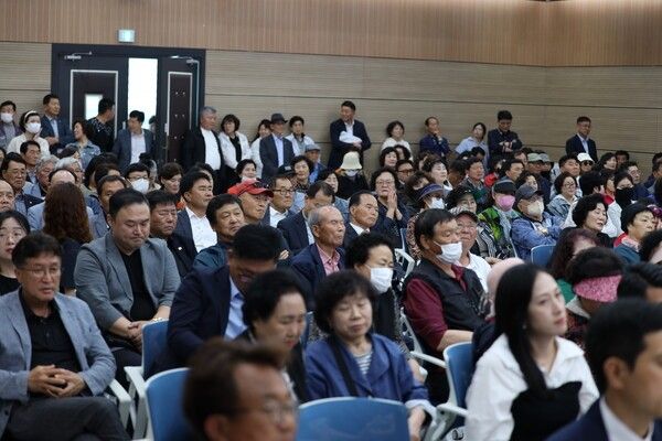 여수시장 후보자 토론회에 참석한 시민들.&nbsp;/사진=STN