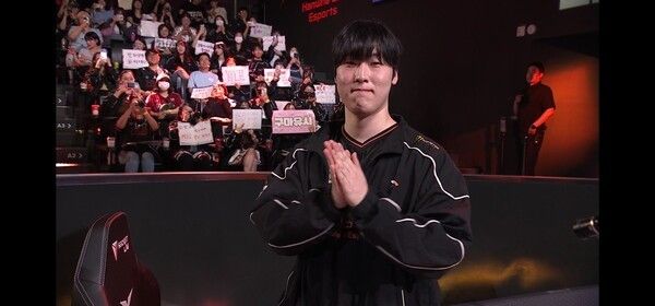15일 서울 종로구 롤파크에서 열린 2026 LCK 정규시즌 2라운드 1경기 2세트에서 한화생명이 디플러스 기아를 세트 스코어 2대0으로 제압했다.(▲HLE & 디플러스 기아 =2:0)./사진=네이버 치지직 라이브영상 캡처